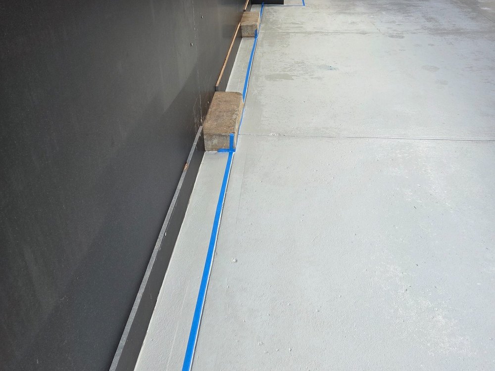 Masked floor edge and coating preparation