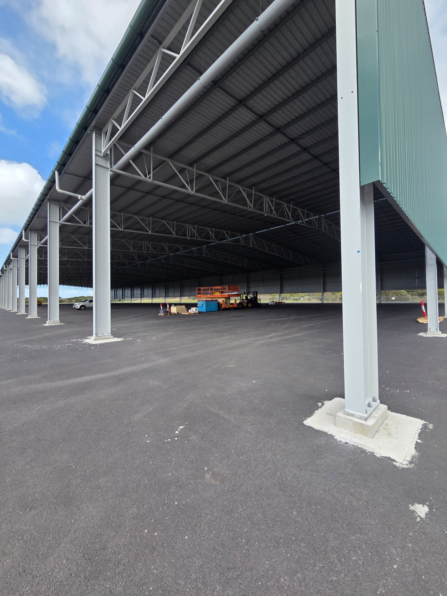 Columns and roof trusses in the 100 metre by 45 metre building